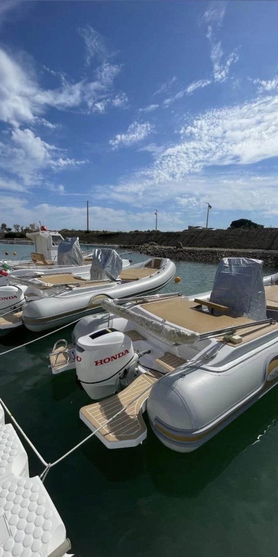 Affitto-posti-barca-550×1100